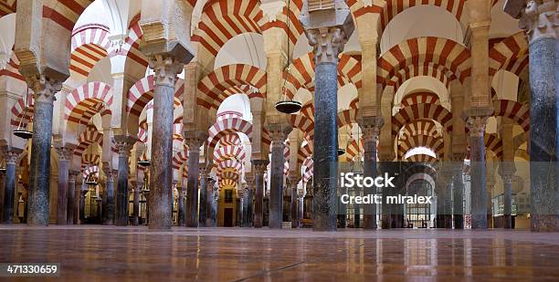 列のラ Mezquita 大聖堂コルドバモスク - スペイン コルドバ市のストックフォトや画像を多数ご用意 - スペイン コルドバ市, モスク, 柱