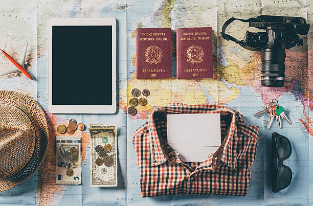 次のご旅行のご計画 - luggage packing suitcase old ストックフォトと画像
