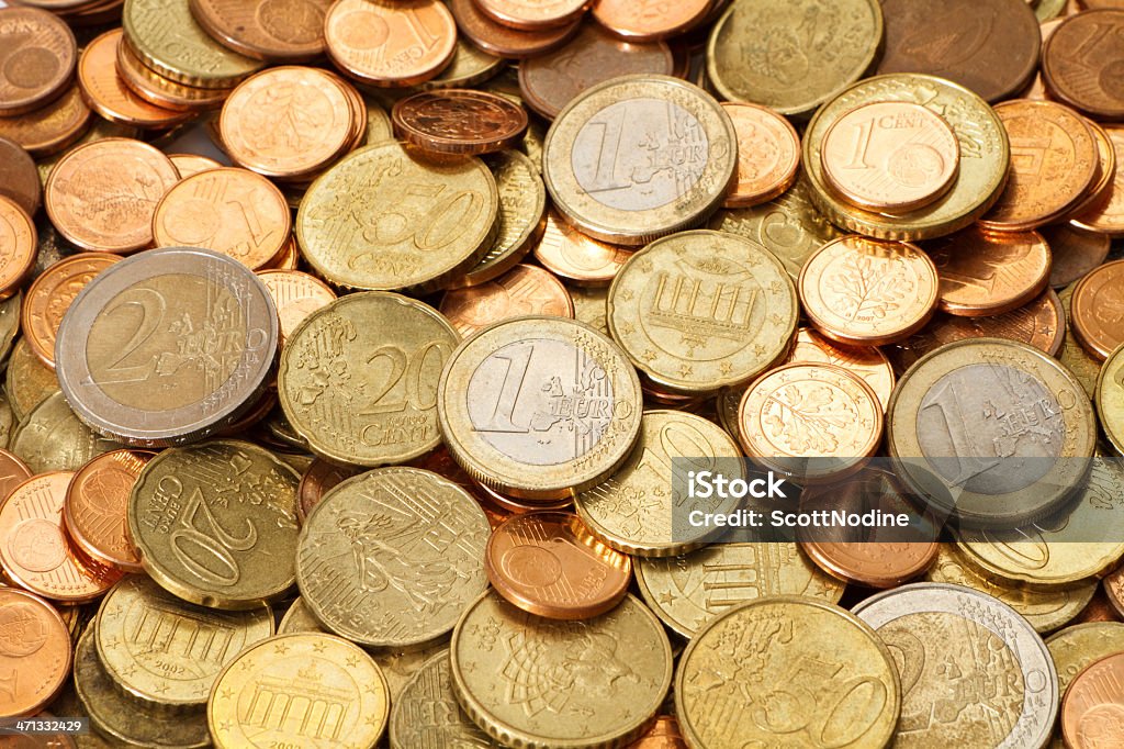 Pila di monete in Euro distribuito moderno - Foto stock royalty-free di 1 centesimo di euro