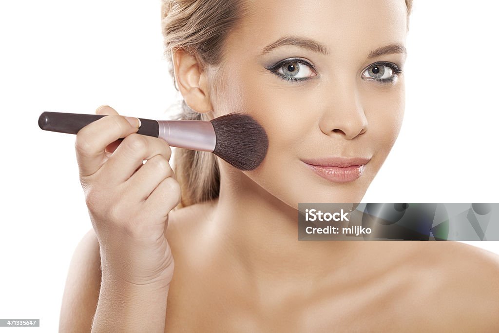 Aplicar maquillaje en una cara - Foto de stock de Adulto libre de derechos