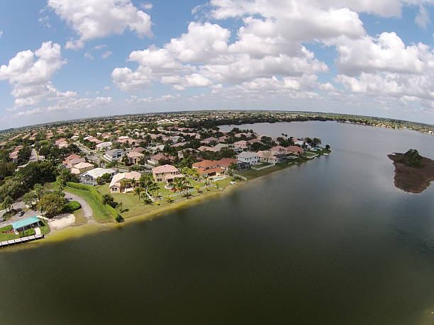 istock Waterfront neighborhood in Florida aerial 471340526