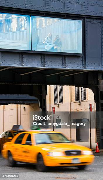 Foto de Vida Da Cidade De Nova York e mais fotos de stock de Adulto - Adulto, Adulto de idade mediana, Amarelo