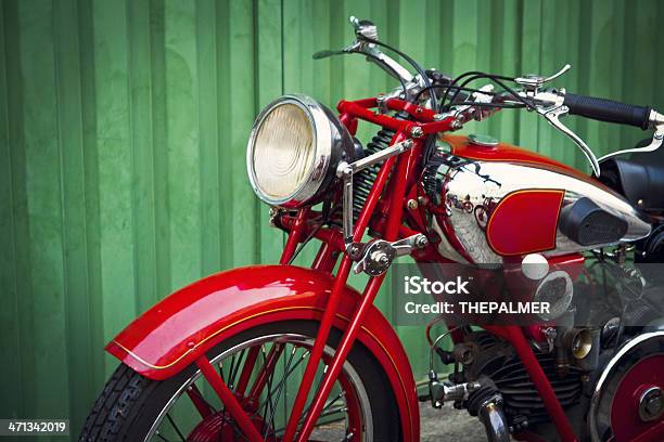 Vintage Motocicleta Italiano - Fotografias de stock e mais imagens de Motorizada - Motorizada, Vermelho, Fora de moda - Estilo