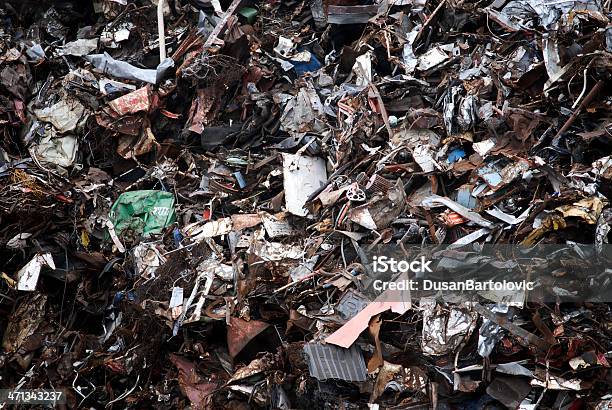 Cementerio De Coches Foto de stock y más banco de imágenes de Acero - Acero, Aluminio, Basura