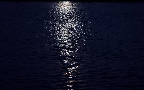 istock Sun of reflect on the sea 471343732