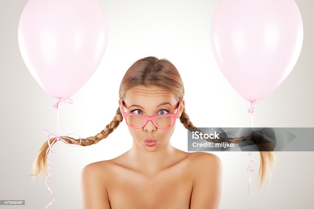 Забавная девочка с ponytails - Стоковые фото Воздушный шарик роялти-фри