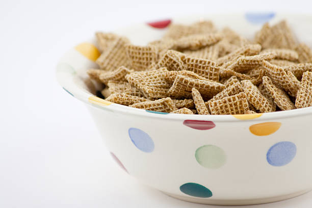 cereais de pequeno-almoço - shreddies imagens e fotografias de stock