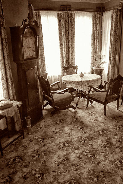 istock Vintage Living Room with Breakfast Nook 471348397
