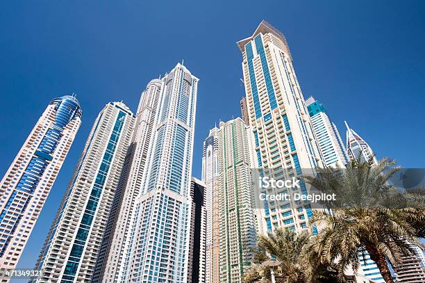 Дубай Марина Город В Объединенных Арабских Эмиратах — стоковые фотографии и другие картинки Башня