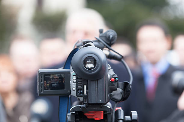 istock Covering an event with a video camera 471350028