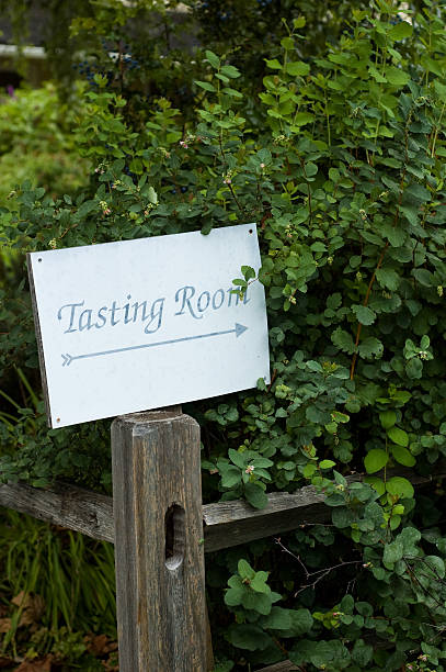 istock Tasting Room Signage Arrow Pointing to the Right 471350211