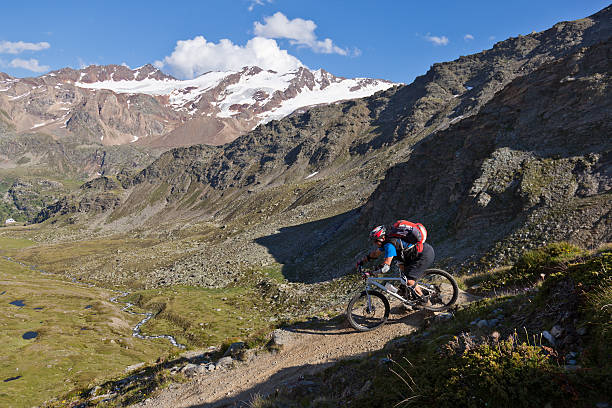 zufall downhill, sul do tirol - tirol rock gravel mountain peak - fotografias e filmes do acervo