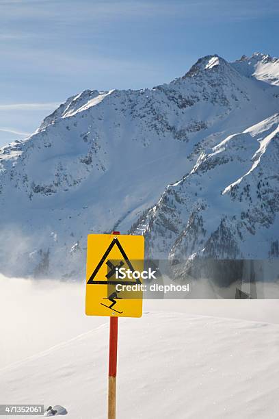 Varcare Per Sciatori - Fotografie stock e altre immagini di A forma di croce - A forma di croce, Alpi, Ambientazione tranquilla