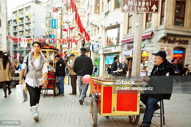 Andar Na Avenida Taksim Istiklal - Fotografias de stock e mais imagens de 2009 - 2009, Adulto, Andar