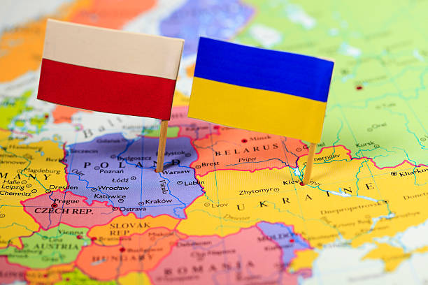 istock Map and flag of Poland & Ukraine 471354423