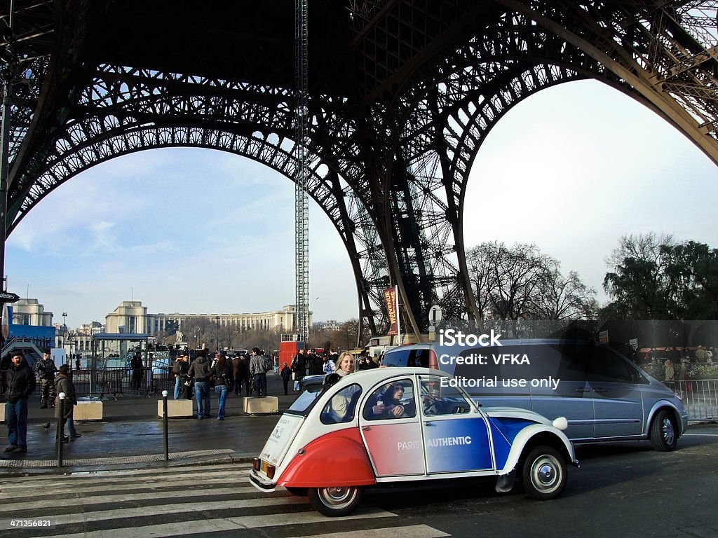 Tour di Parigi - Foto stock royalty-free di Attraversamento pedonale - Tracciatura stradale