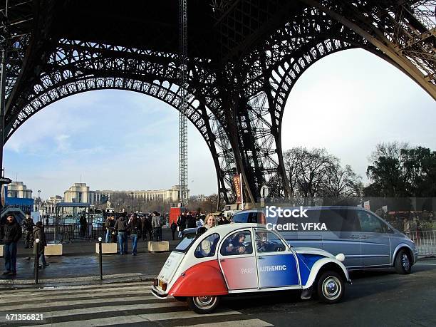 Tour Di Parigi - Fotografie stock e altre immagini di Attraversamento pedonale - Tracciatura stradale - Attraversamento pedonale - Tracciatura stradale, Automobile, Capitali internazionali