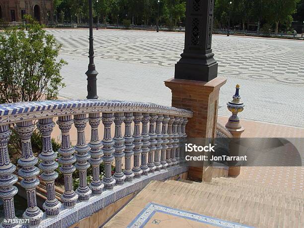 Praça De Espana Sevilha - Fotografias de stock e mais imagens de Azulejo - Azulejo, Caraterística Arquitetural, Chão de Azulejo