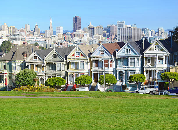 ビクトリア様式の家、ペインティッド女性、サンフランシスコ（カリフォルニア州）  - painted ladies ストックフォトと画像