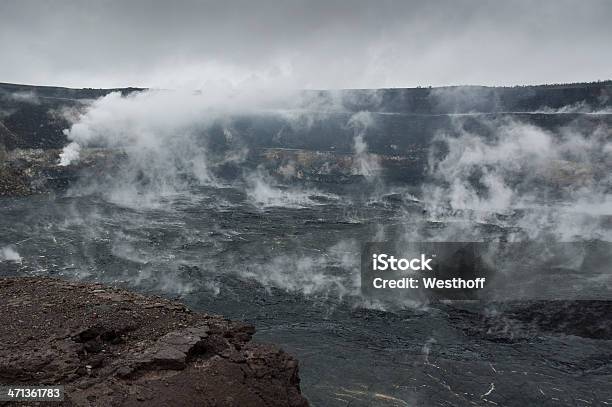 Halemaumau クレーター - カルデラのストックフォトや画像を多数ご用意 - カルデラ, キラウエア火山, ドラマチックな空模様
