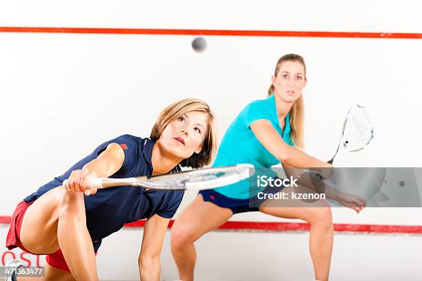 Squashschläger Sport Im Fitnessraum Stockfoto und mehr Bilder von Aktiver Lebensstil - Aktiver Lebensstil, Aktivitäten und Sport, Athlet