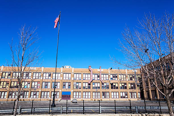 manley carreira academy high school, east garfield park, chicago - american flag architectural feature architecture chicago - fotografias e filmes do acervo