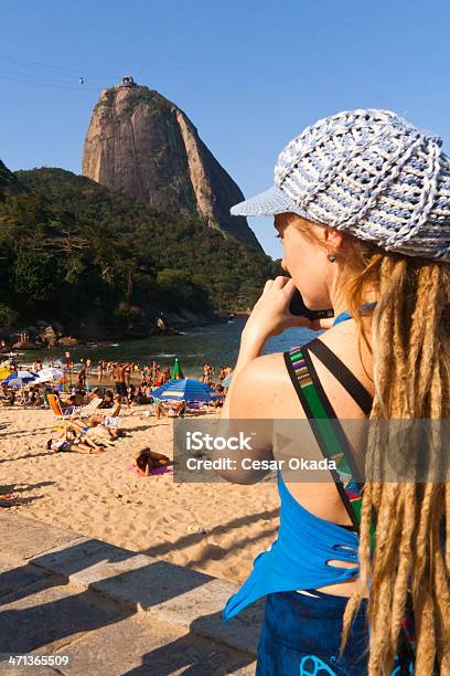 Turistas Que Visitan Sugarloaf Foto de stock y más banco de imágenes de Adulto joven - Adulto joven, Brasil, Cabello humano