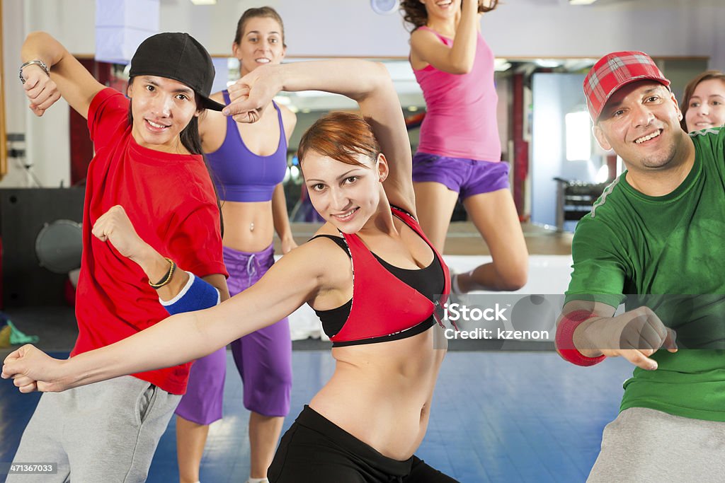 Ejercicio de entrenamiento en un gimnasio-Baile - Foto de stock de Actividad libre de derechos