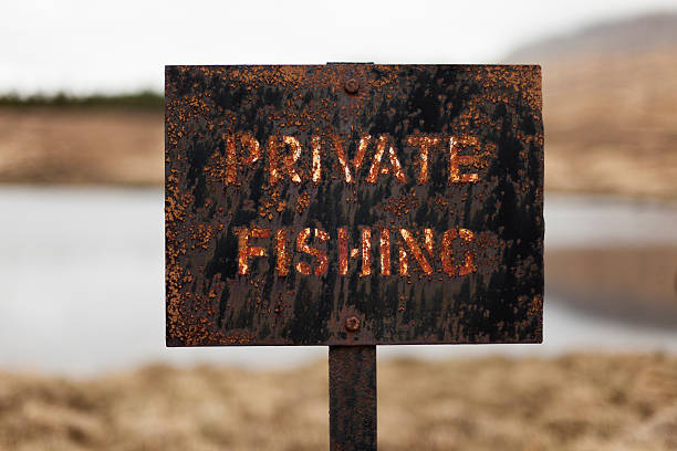 istock Private Fishing Sign 471367353
