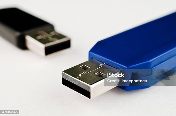 Macro Chiavette Usb Unità Flash Memory Sfondo Bianco - Fotografie stock e altre immagini di Chiave USB