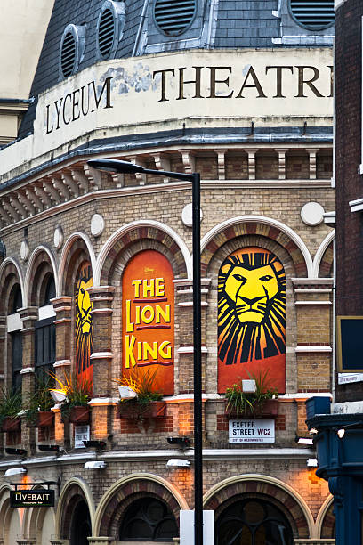the lion cama king en lyceum theatre-londres - the lion king musical fotografías e imágenes de stock