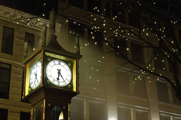 istock Gastown Steam Clock Night, Vancouver 471368203