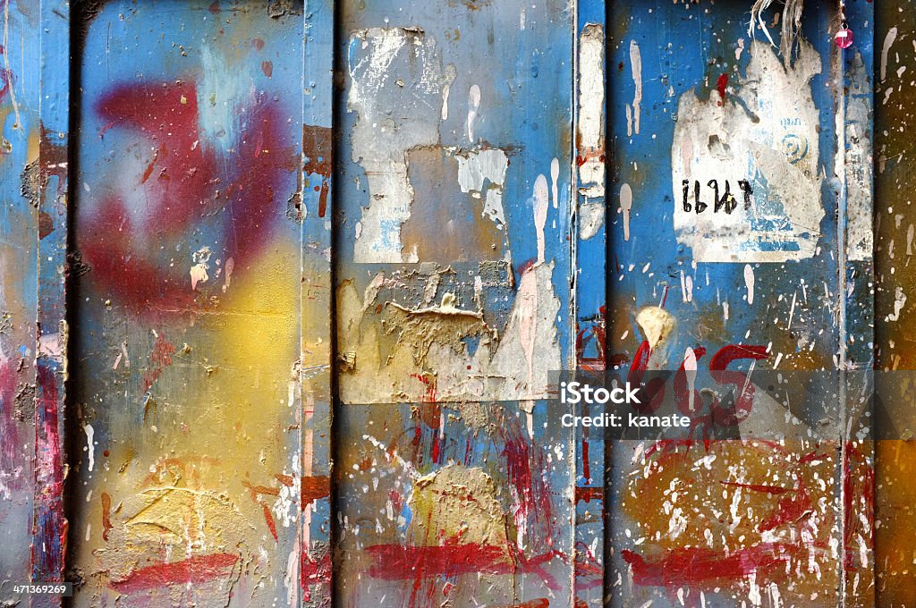 Stary grunge kolorowe farby na tle metalowe ściany - Zbiór zdjęć royalty-free (Abstrakcja)