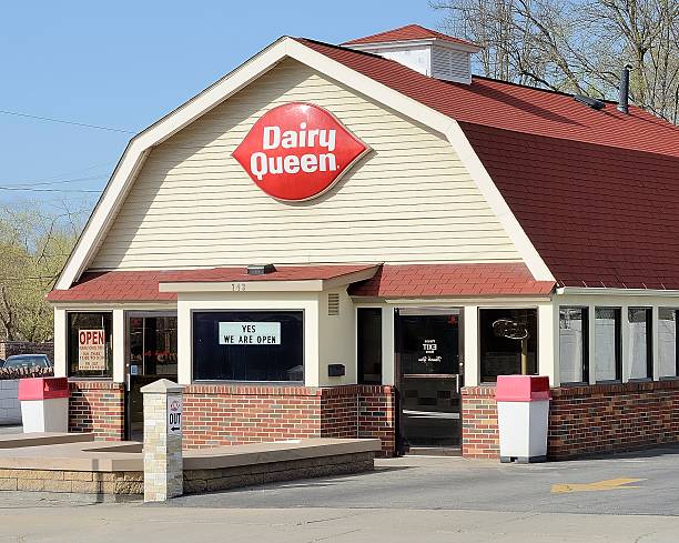 dairy queen - warren buffett photos et images de collection