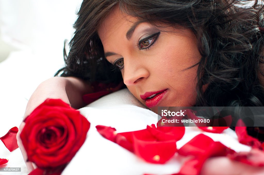 Schönheit mit roten Rosen - Lizenzfrei Aromatherapie Stock-Foto