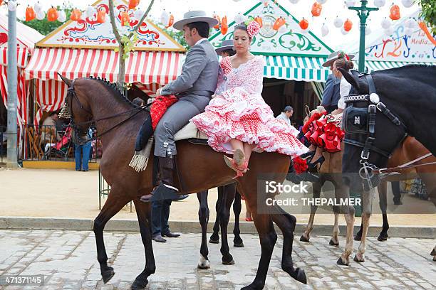 Pferd Fahrer Und Frau In Flamencokleid Stockfoto und mehr Bilder von Volksfest - Volksfest, Spanien, Sevilla