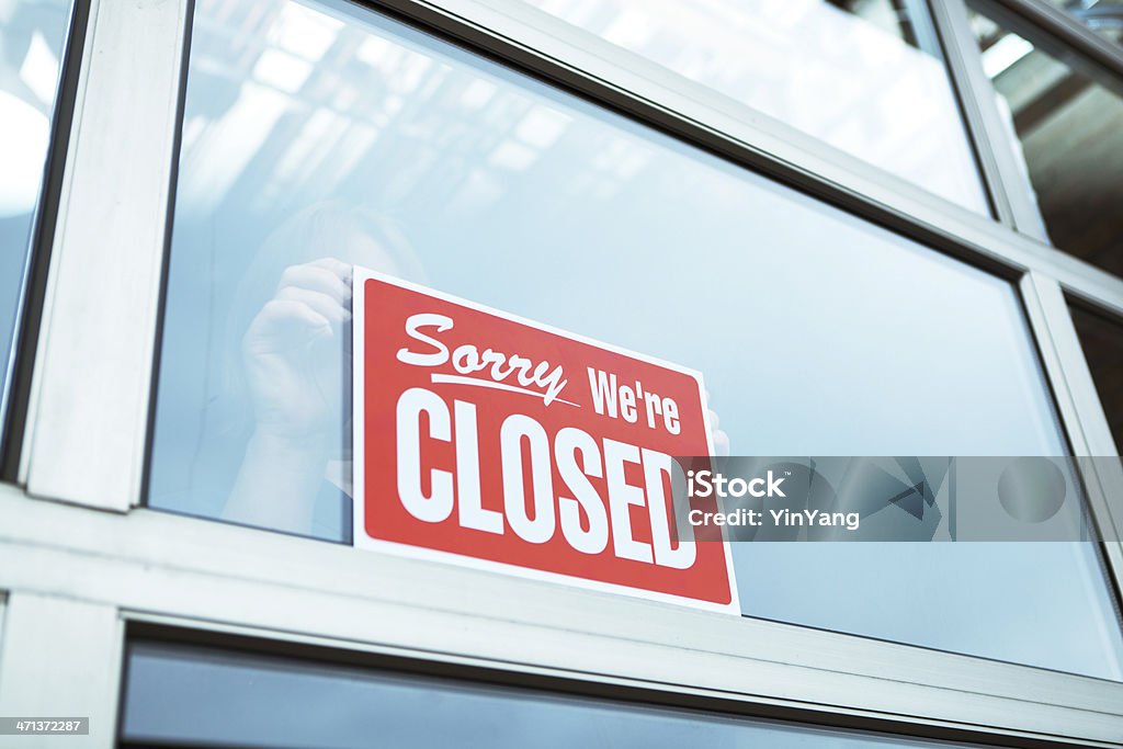 Cierre de negocios con "Sorry We está cerrado" señal Hz - Foto de stock de Señal de cerrado libre de derechos