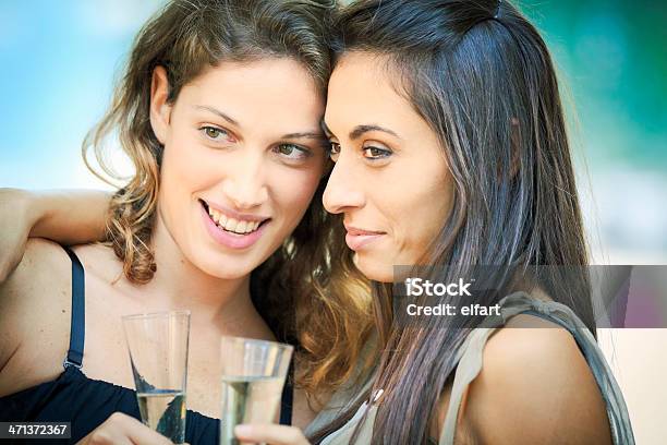 Lasst Uns Feiern Stockfoto und mehr Bilder von Alkoholisches Getränk - Alkoholisches Getränk, Einen Toast ausbringen, Erwachsene Person