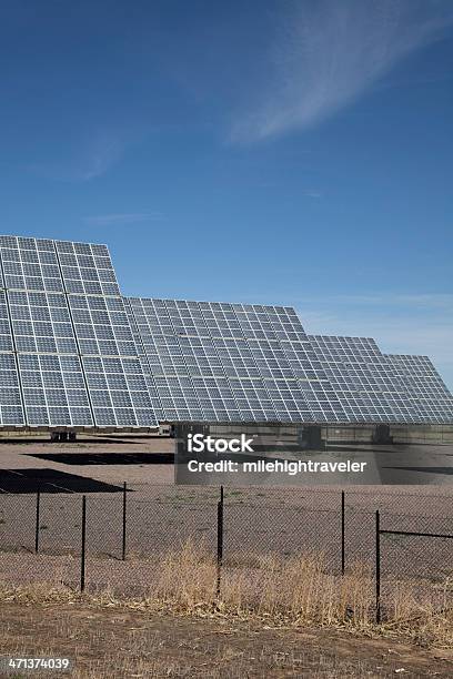 Solar Collector E Pannelli In Aurora Colorado Spazio Di Copia - Fotografie stock e altre immagini di Affari finanza e industria