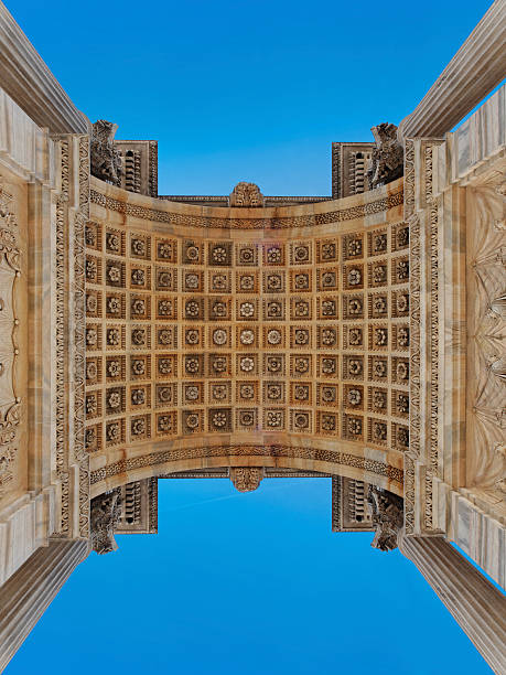 istock Monument Peace Arch Milan Sempione door 471375423