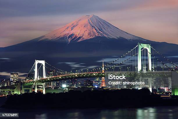 Surreale Vista Del Ponte Di Arcobaleno E Mt Fuji - Fotografie stock e altre immagini di Prefettura di Tokyo - Prefettura di Tokyo, Fuji, Notte