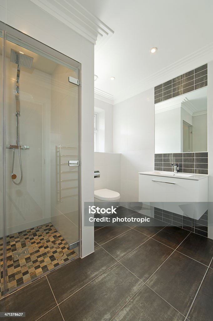 Belo banheiro de hóspede - Foto de stock de Banheiro - Estrutura construída royalty-free