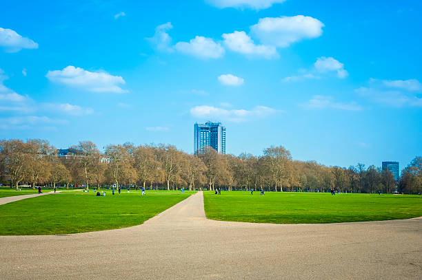 ハイドパーク、晴れた日に、ロンドン - london england park london hyde street ストックフォトと画像