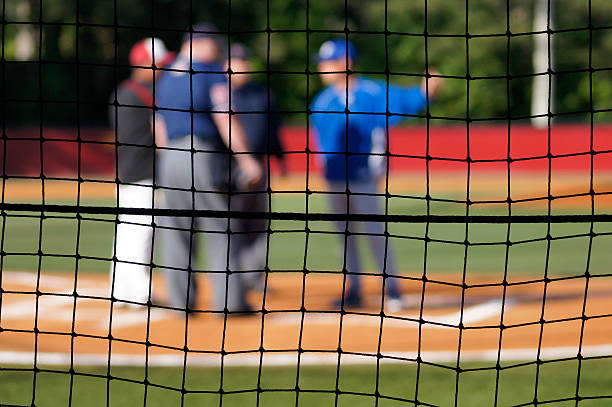 야구공 규칙 심판 & 관리자 회의인가-경기 전 - 야구 심판 뉴스 사진 이미지