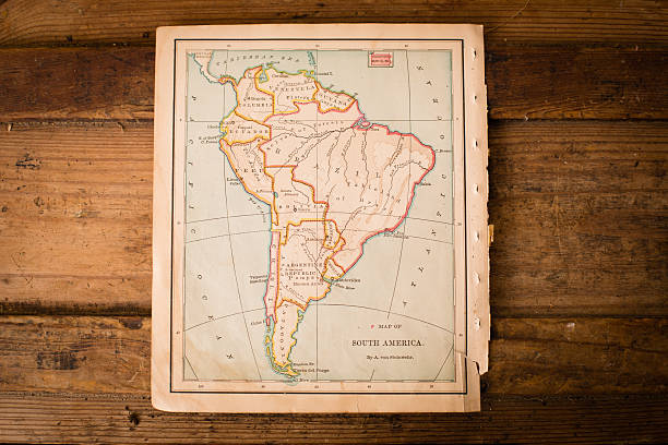 color antiguo mapa de américa del sur, sentado en cable troncal de madera - chile map topography topographic map fotografías e imágenes de stock