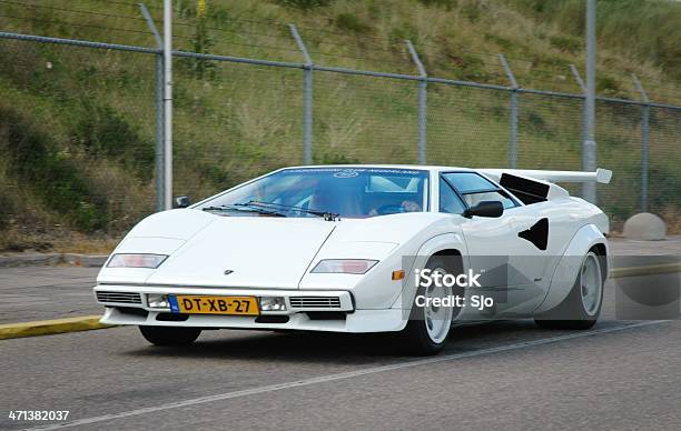 Lamborghini Countach - Fotografias de stock e mais imagens de Lamborghini Countach - Lamborghini Countach, 1980-1989, Amarelo