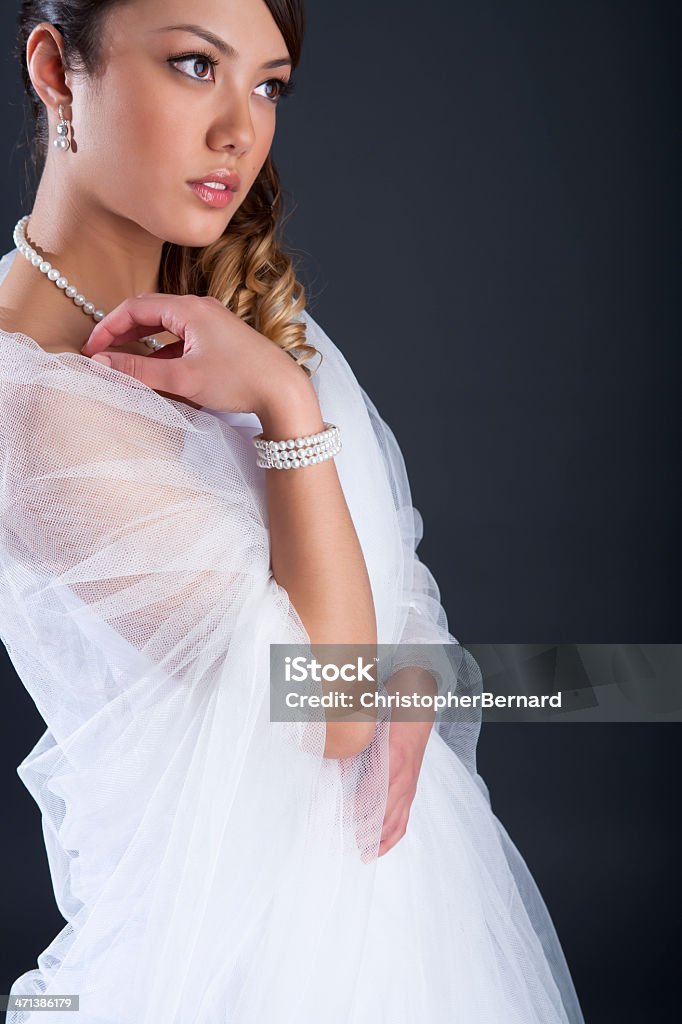 Красивая невеста - Стоковые фото Just Married - английское словосочетание роялти-фри