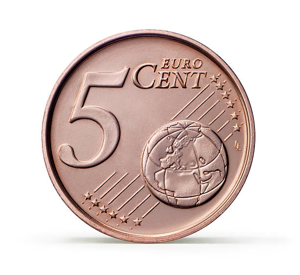 una moneta da 5 centesimi di euro (clipping path) - european union coin one euro coin one euro cent coin foto e immagini stock