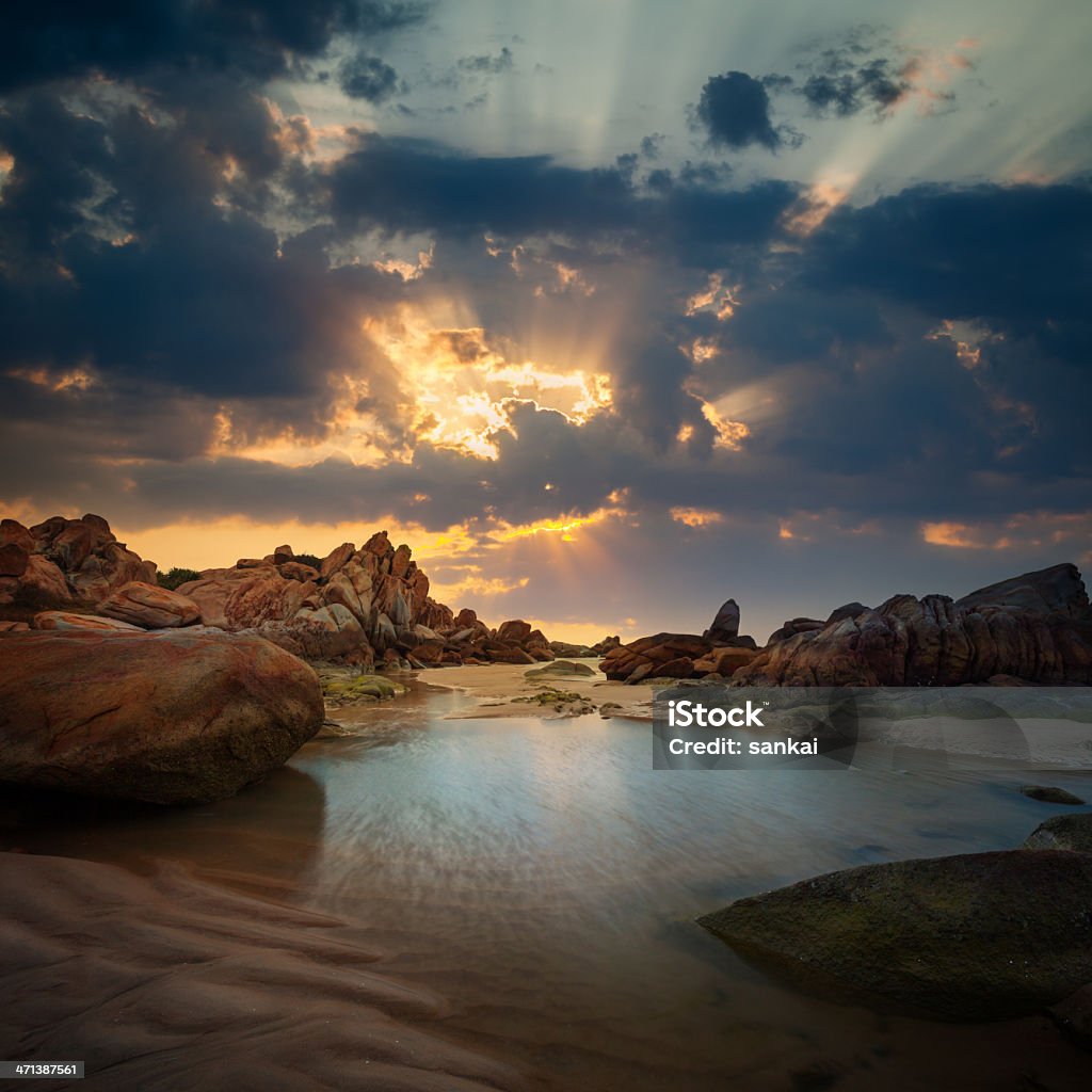 Tramonto sulla costa rocciosa - Foto stock royalty-free di Acqua fluente