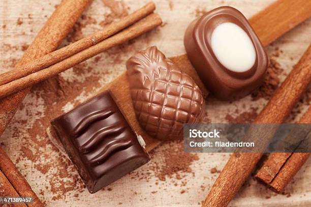 Cioccolato - Fotografie stock e altre immagini di Ambientazione interna - Ambientazione interna, Cannella, Cibo